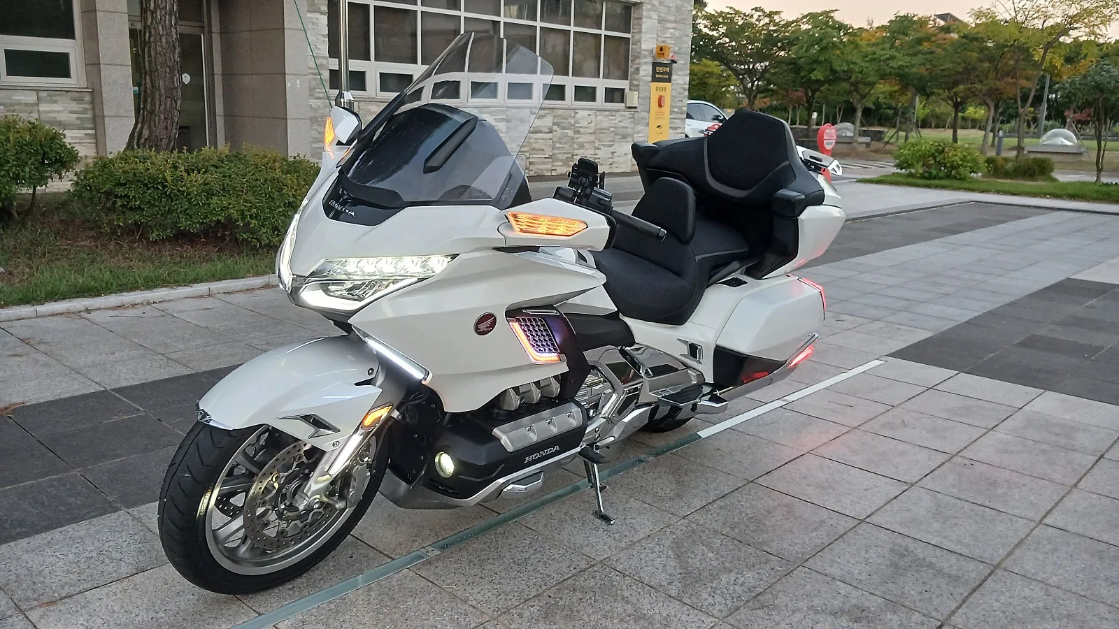 혼다 골드윙 DCT 2022 화이트 사진 1
