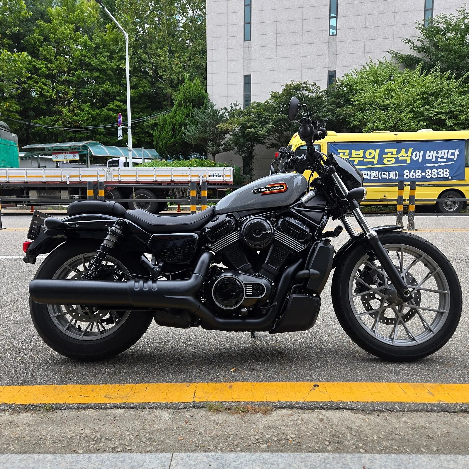할리데이비슨 나잇스터 975S 2026 블랙 사진 6