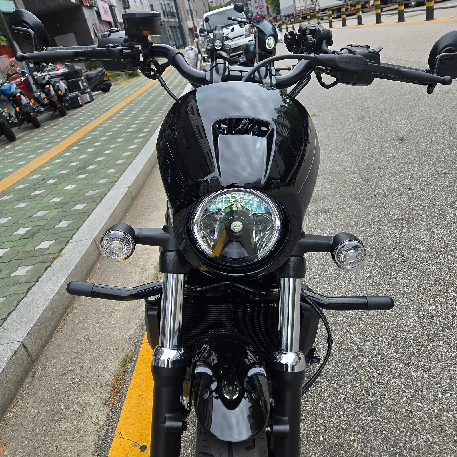 할리데이비슨 나잇스터 975S 2026 블랙 사진 8