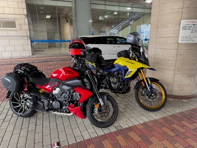 두카티 디아벨 V4 2025 레드 사진 4