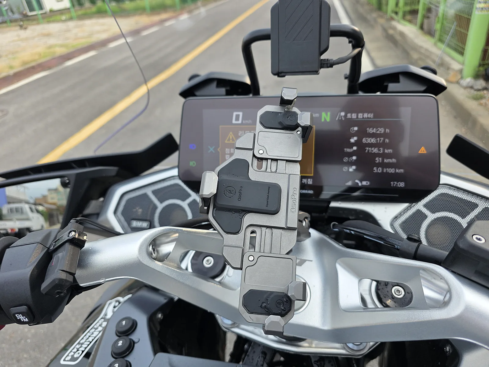 BMW R 1300 RT 2026 트리플블랙 사진 4