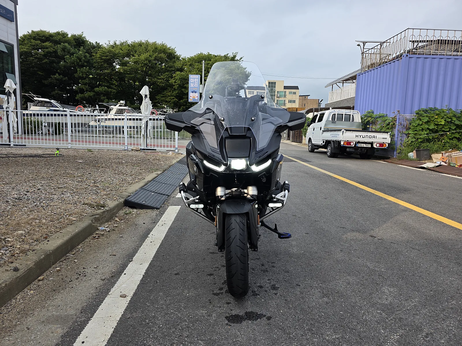 BMW R 1300 RT 2026 트리플블랙 사진 7