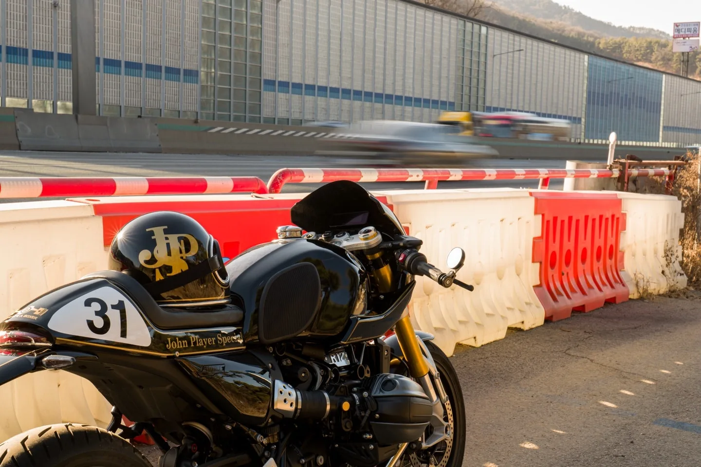 BMW R 12 nine T 2024 블랙 사진 5