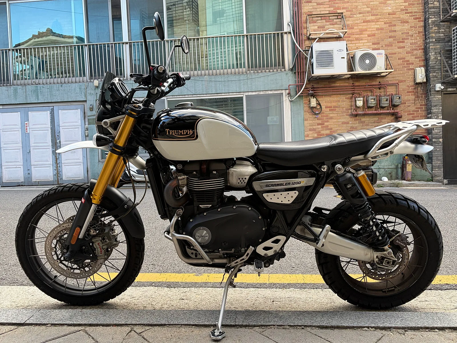 트라이엄프 스크램블러 1200 XE 2020 베이지 사진 1