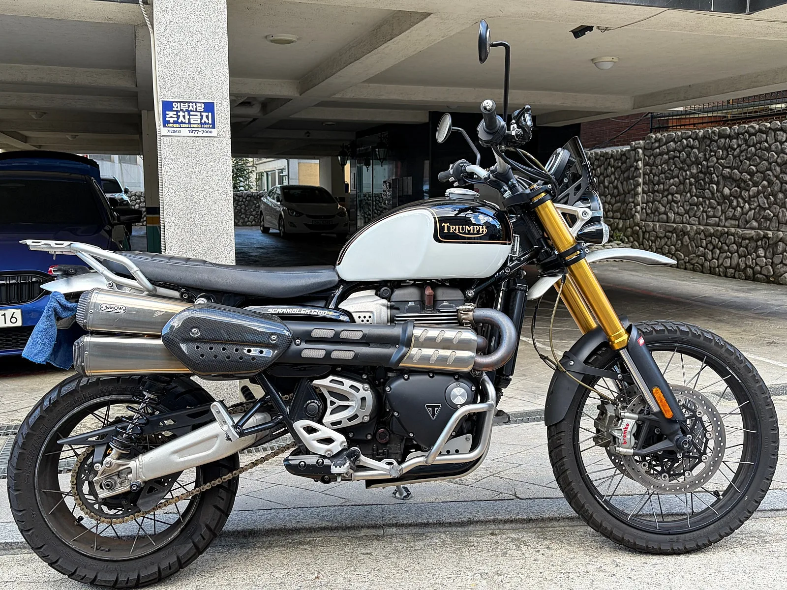 트라이엄프 스크램블러 1200 XE 2020 베이지 사진 3