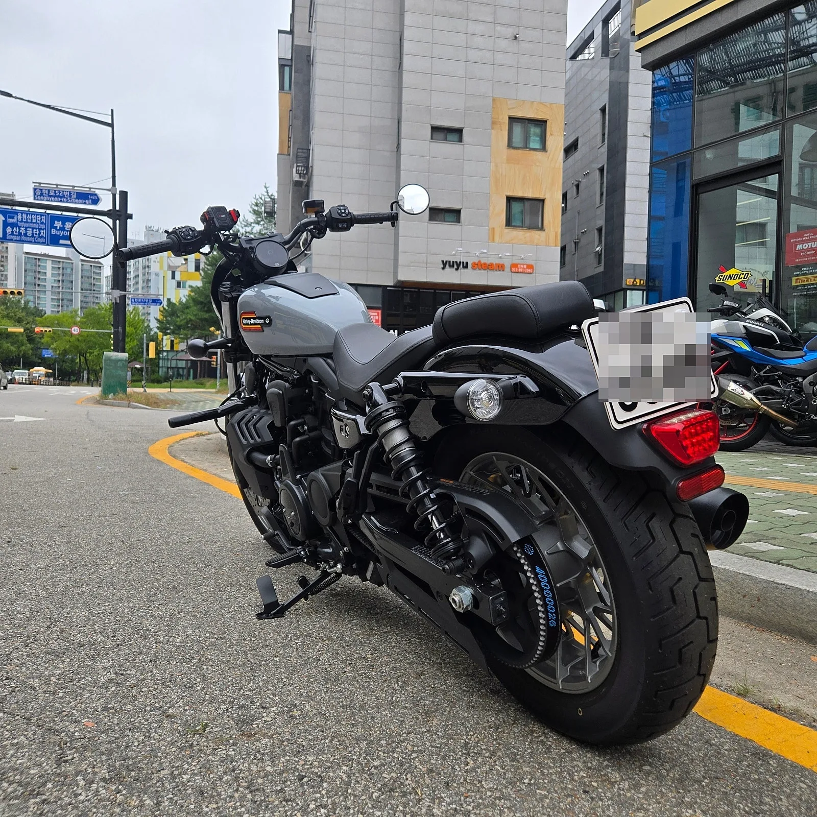 할리데이비슨 나잇스터 975S 2026 블랙 사진 3