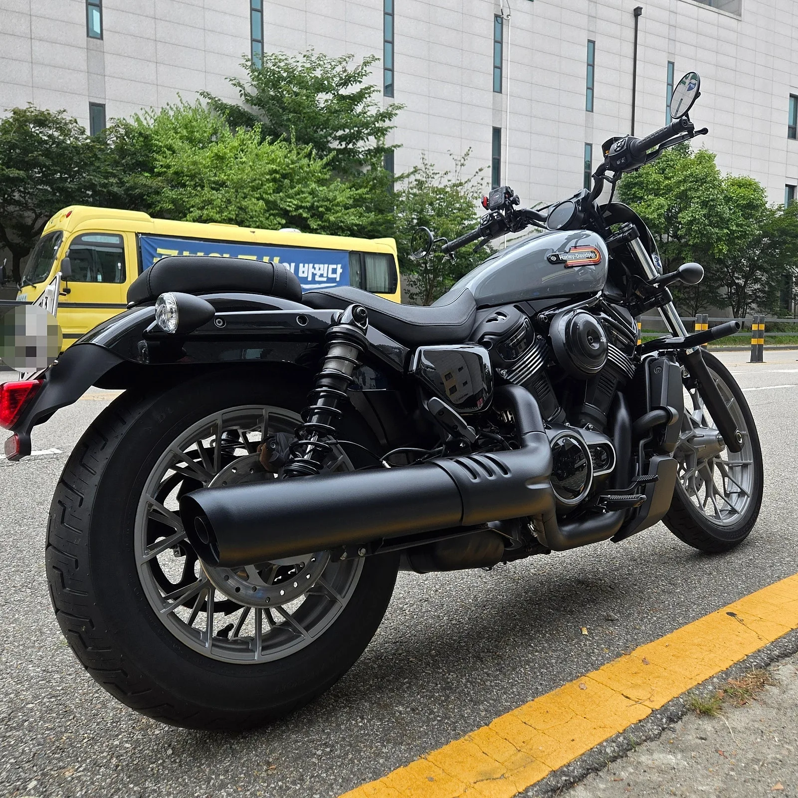 할리데이비슨 나잇스터 975S 2026 블랙 사진 4