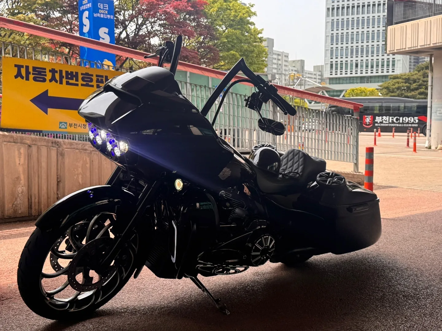 할리데이비슨 로드 글라이드 스페셜 2021 검정 사진 3