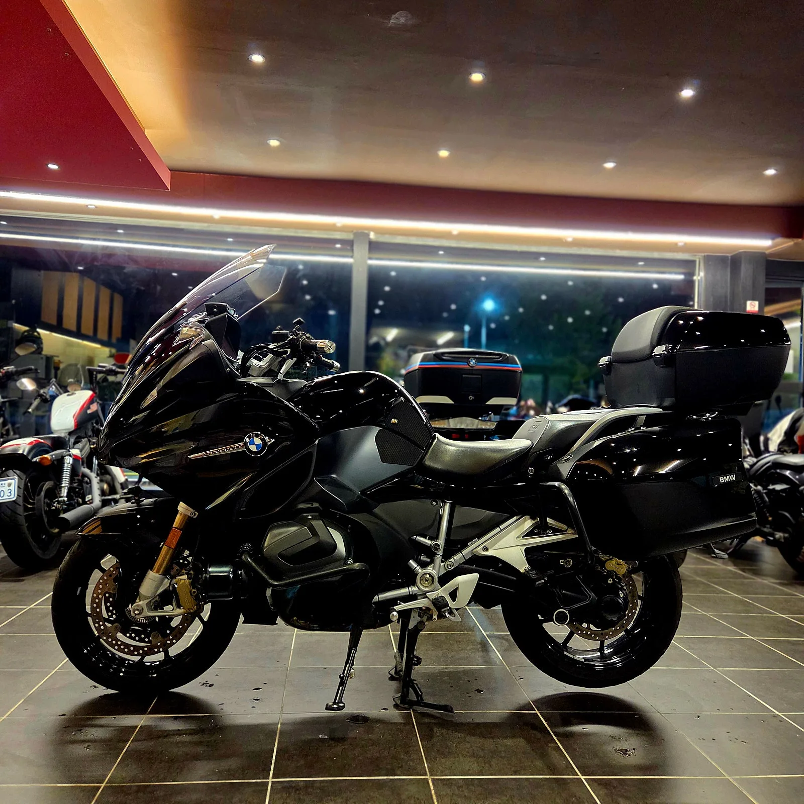 BMW R 1250 RT 2024 트리플 블랙 사진 6