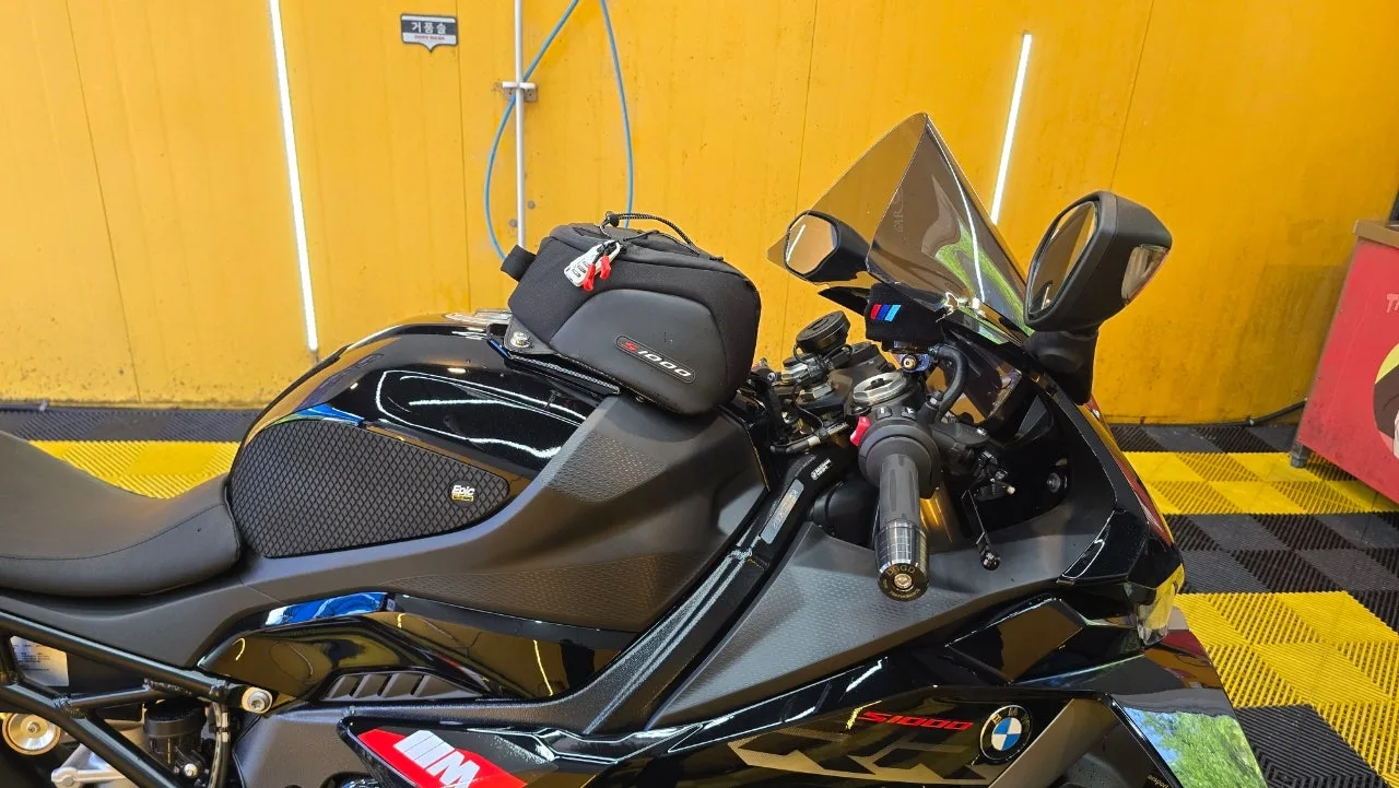 BMW S 1000 RR 2025 블랙 사진 8