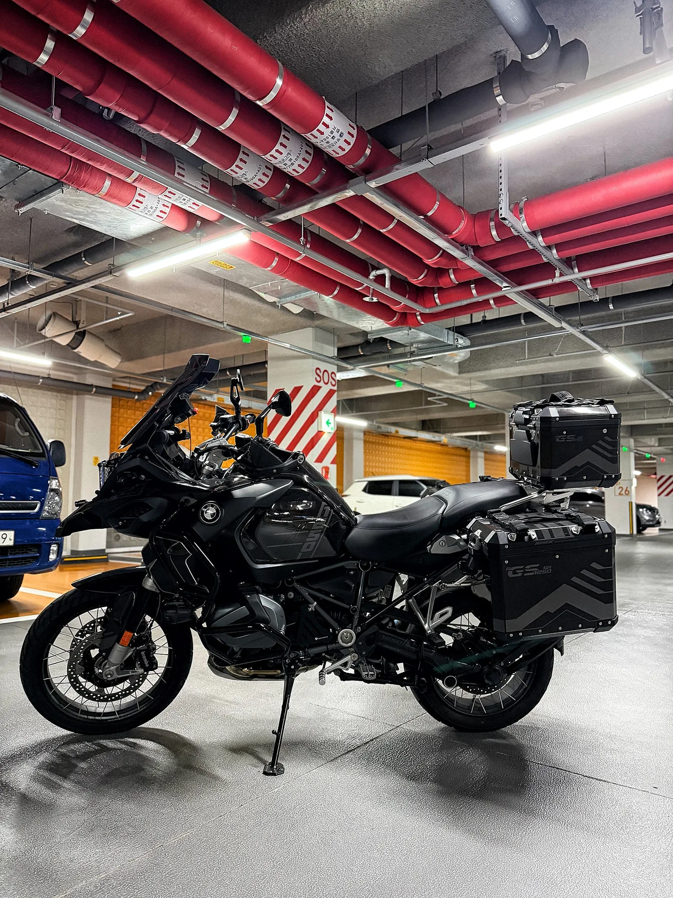 BMW R 1250 GS Adventure 2022 트리플블랙 사진 2