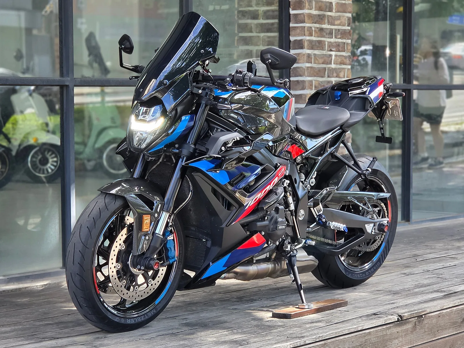 BMW M 1000 R 2023 블루 사진 2