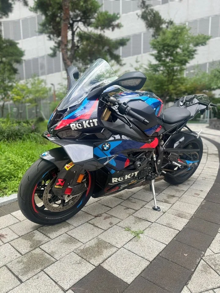 BMW S 1000 RR 2025 블랙 사진 4