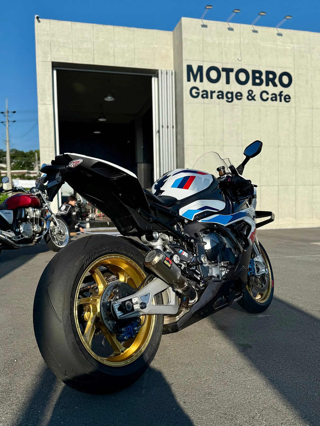 BMW M 1000 RR 2022 화이트 사진 3