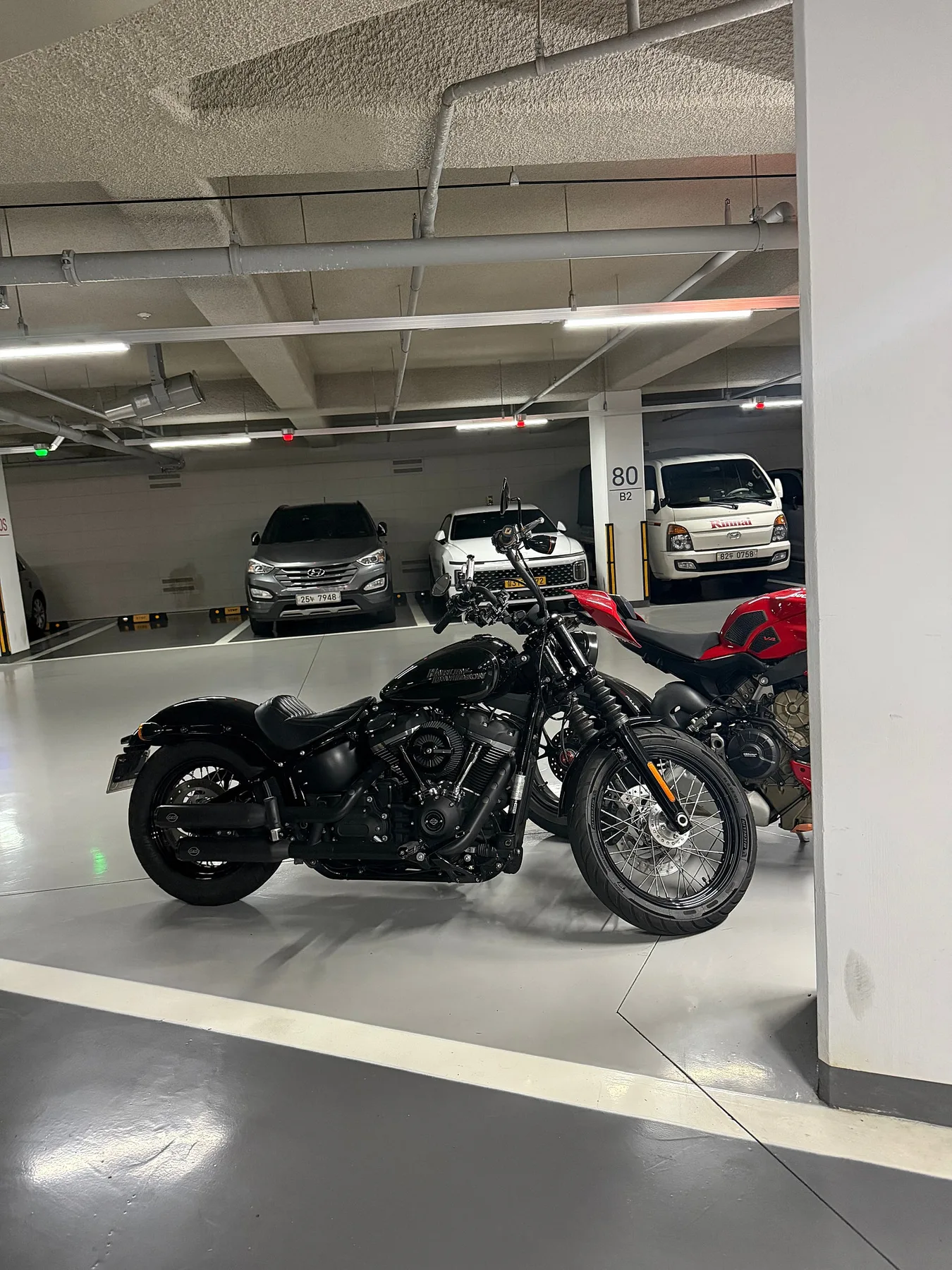 두카티 스트리트파이터 V4 S 2021 블랙 사진 7