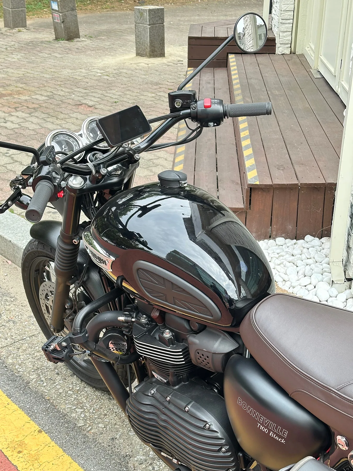 트라이엄프 본네빌 T100 2020 블랙 사진 7