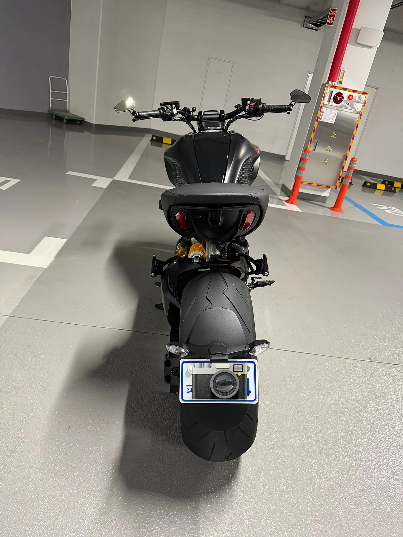 두카티 디아벨 1260 S 2021 블랙 사진 5