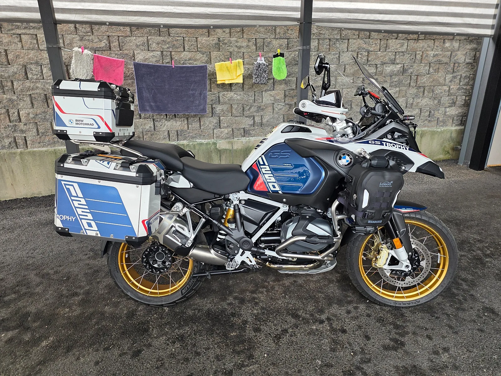 BMW R 1250 GS Adventure Trophy 2023 블랙 사진 2