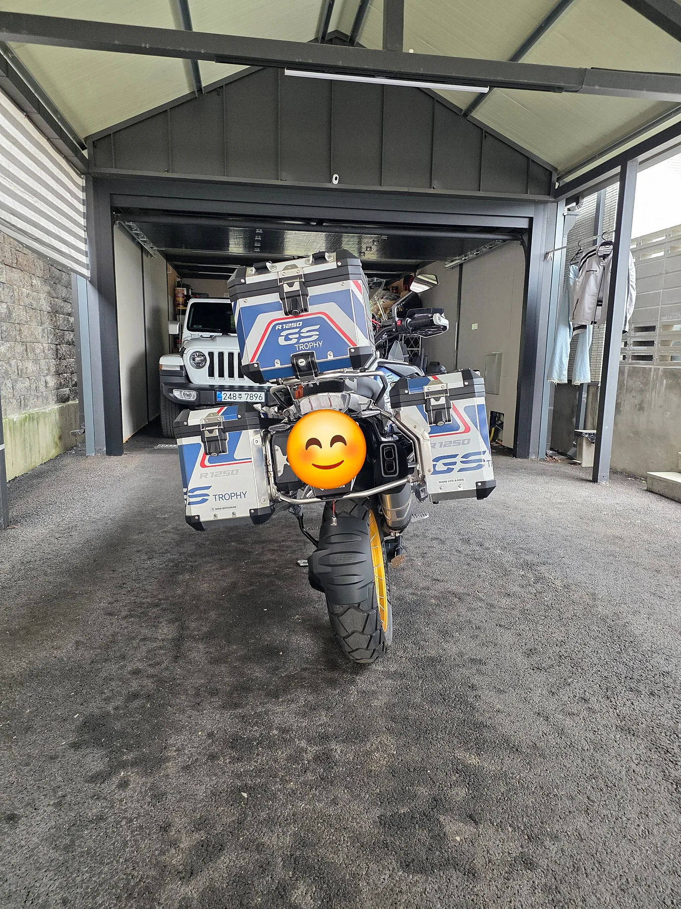 BMW R 1250 GS Adventure Trophy 2023 블랙 사진 4