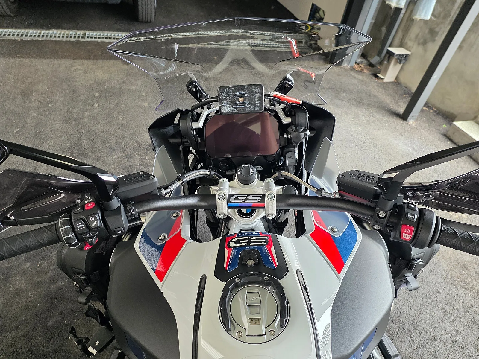 BMW R 1250 GS Adventure Trophy 2023 블랙 사진 5