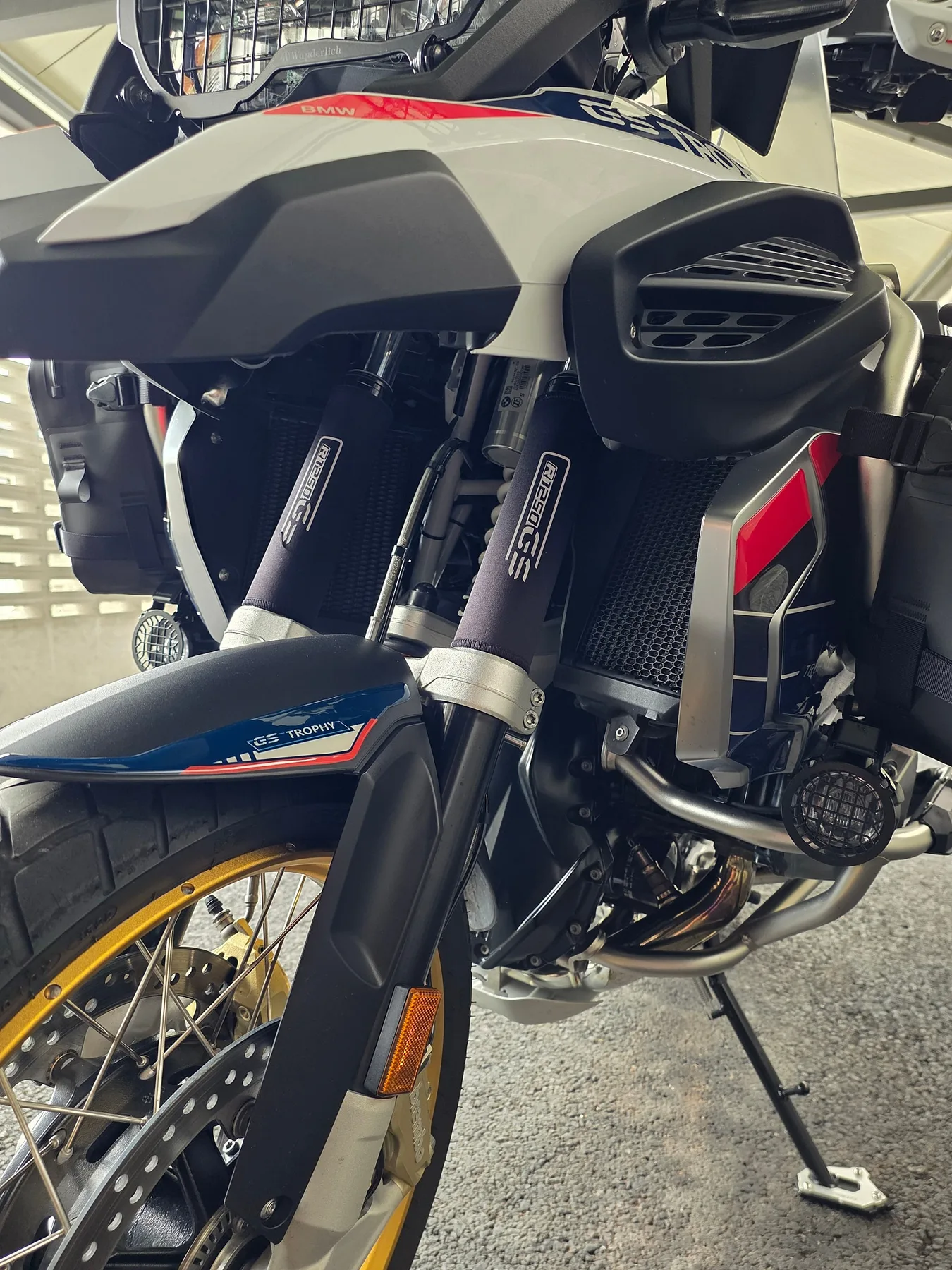 BMW R 1250 GS Adventure Trophy 2023 블랙 사진 7