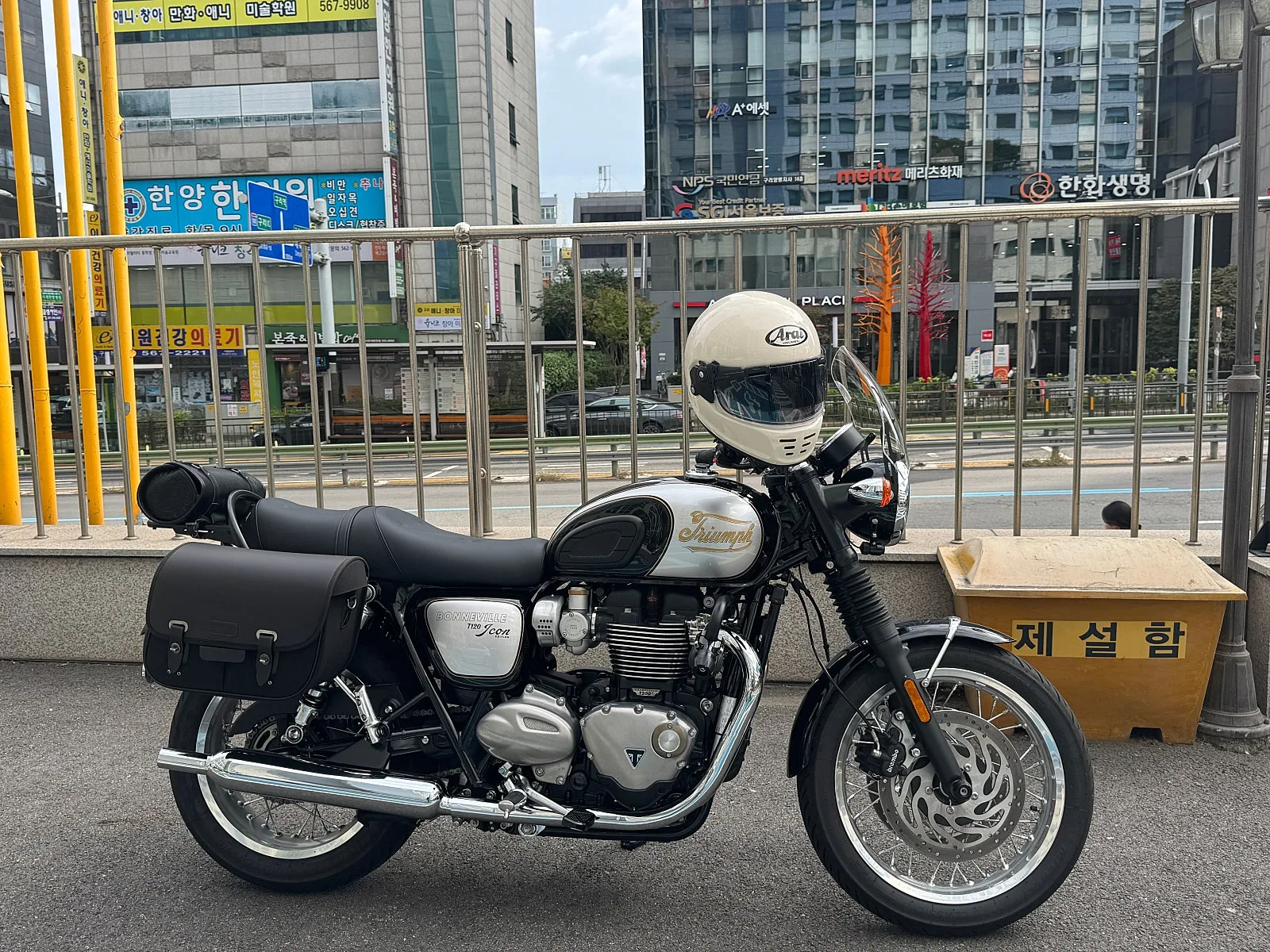 트라이엄프 본네빌 T120 ICON 에디션 2025 블랙 사진 5