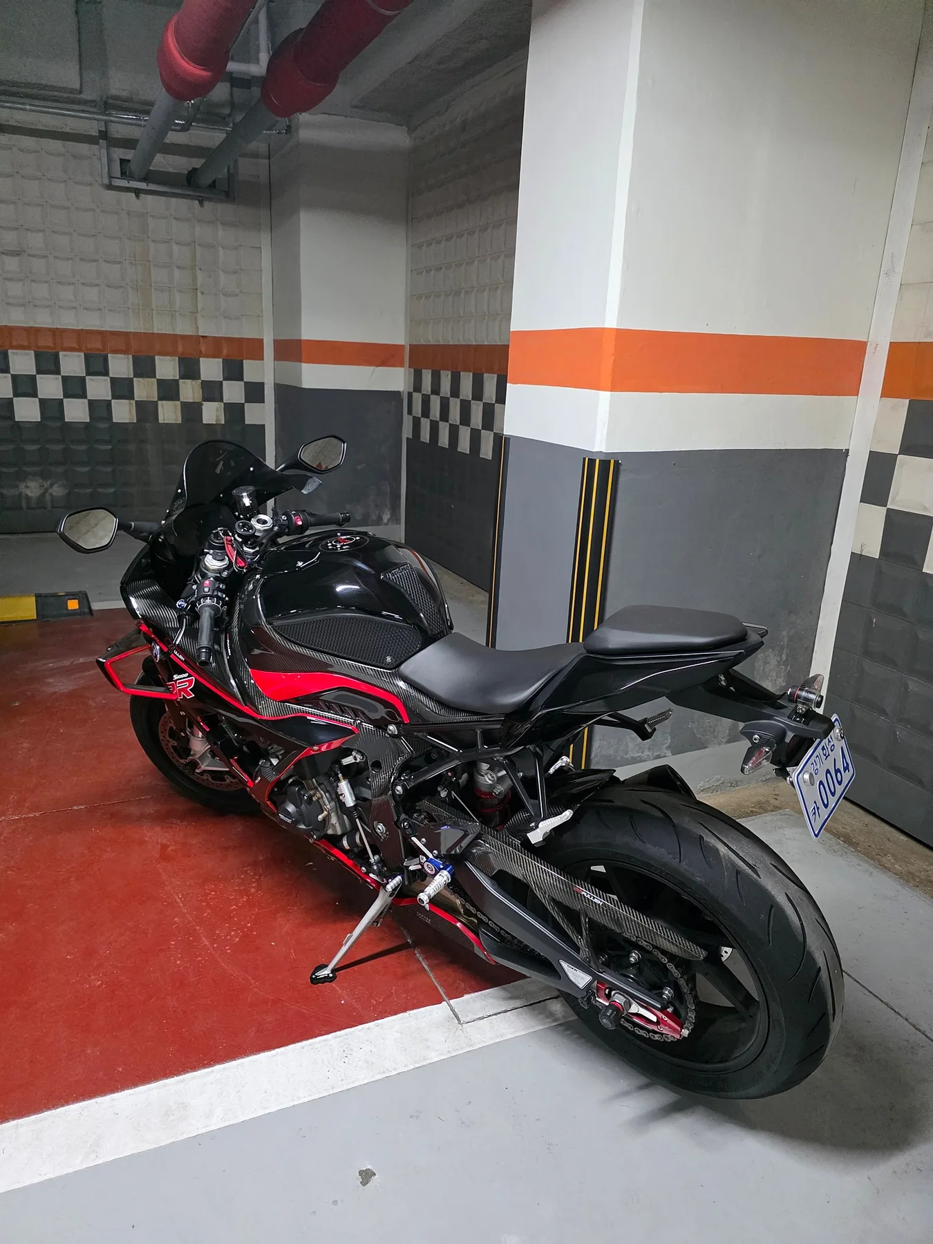 BMW S 1000 RR 레이스팩 2021 블랙 사진 2