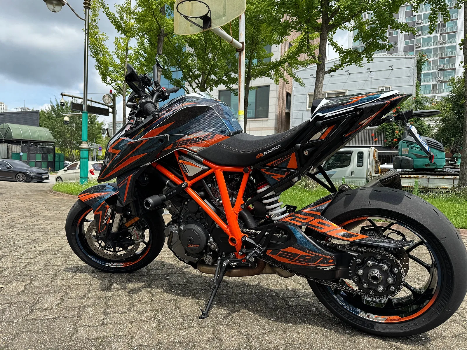 KTM 1290 슈퍼듀크 R EVO 2019 블랙 사진 3