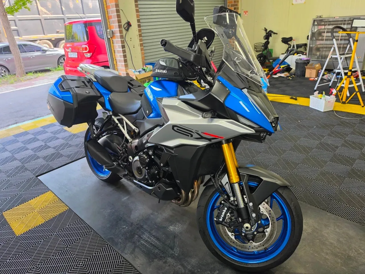 스즈키 GSX S 1000 GX 2024 블랙 사진 2