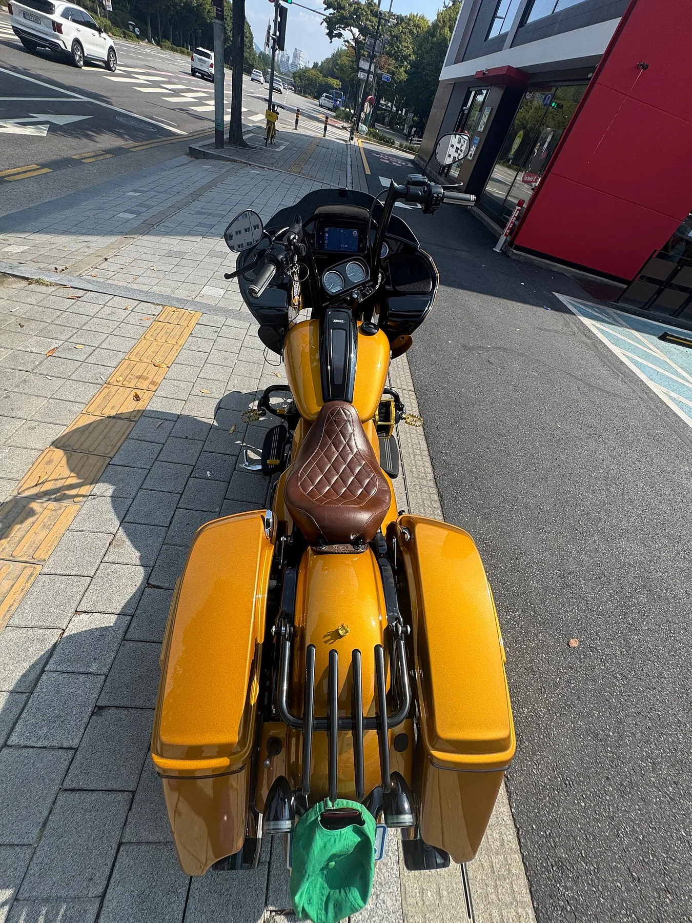 할리데이비슨 로드 글라이드 2023 오렌지 사진 2