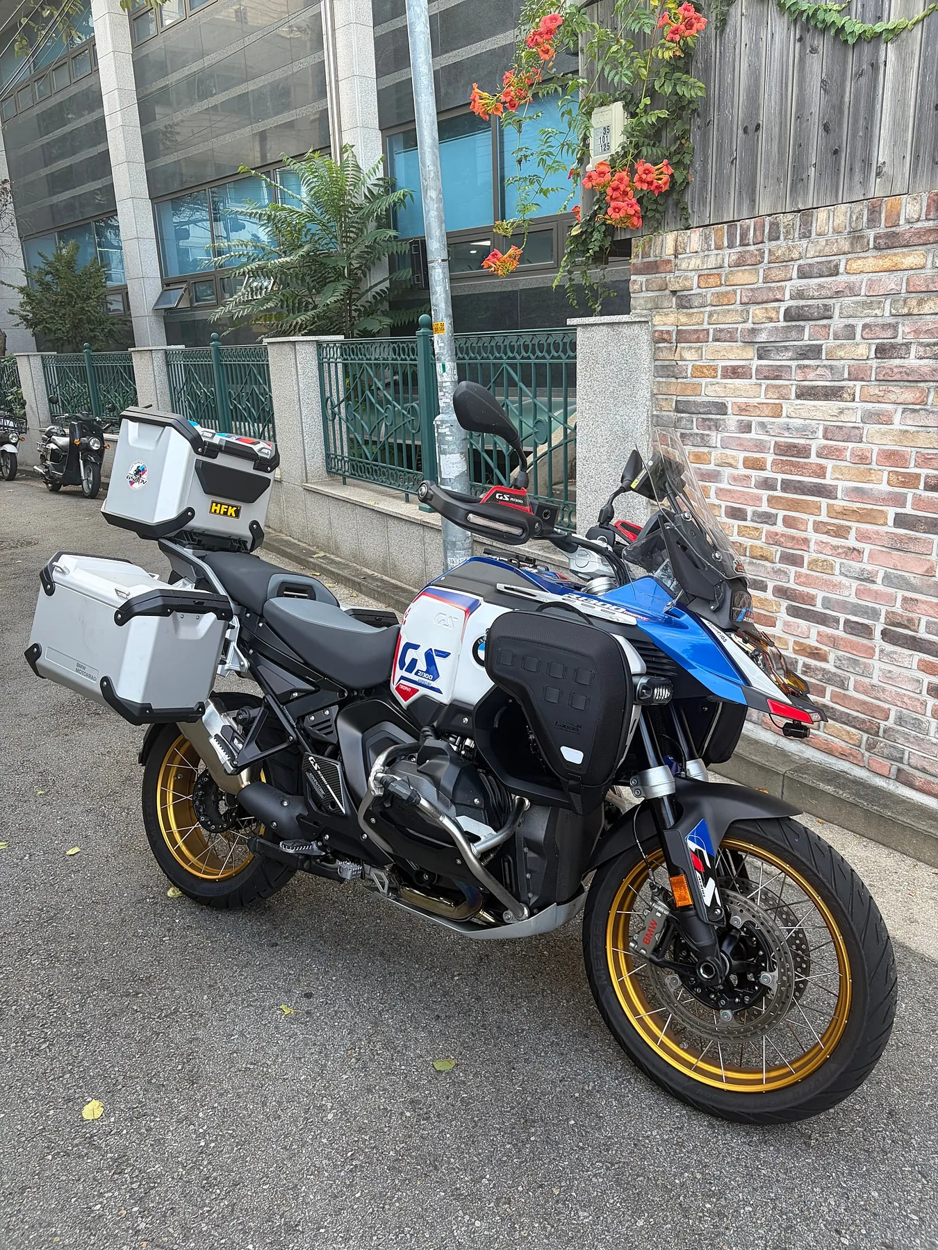 BMW R 1300 GS ADV 트로피 ASA 2026 블루 사진 1
