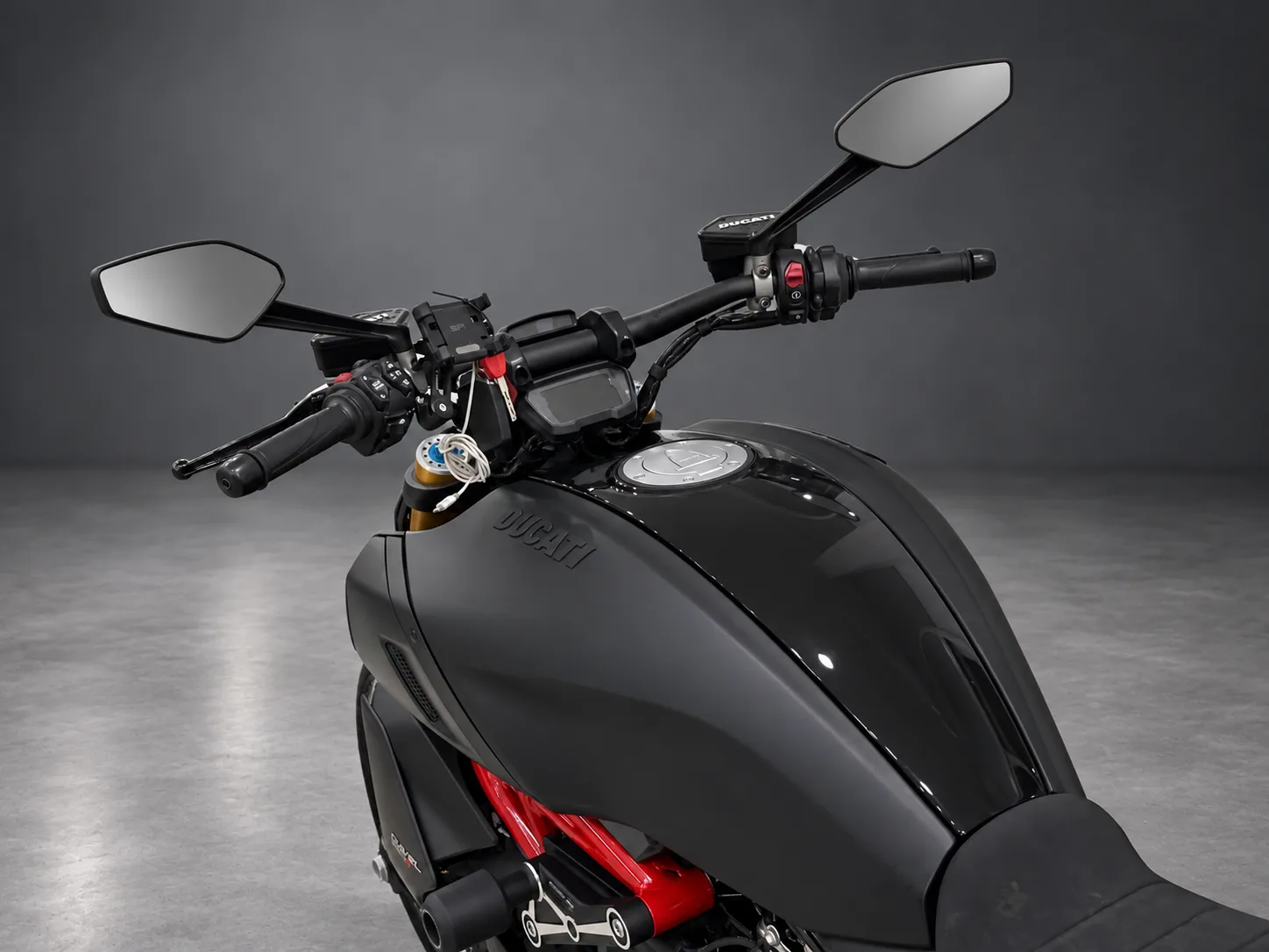 두카티 디아벨 1260 S 2022 블랙 사진 5