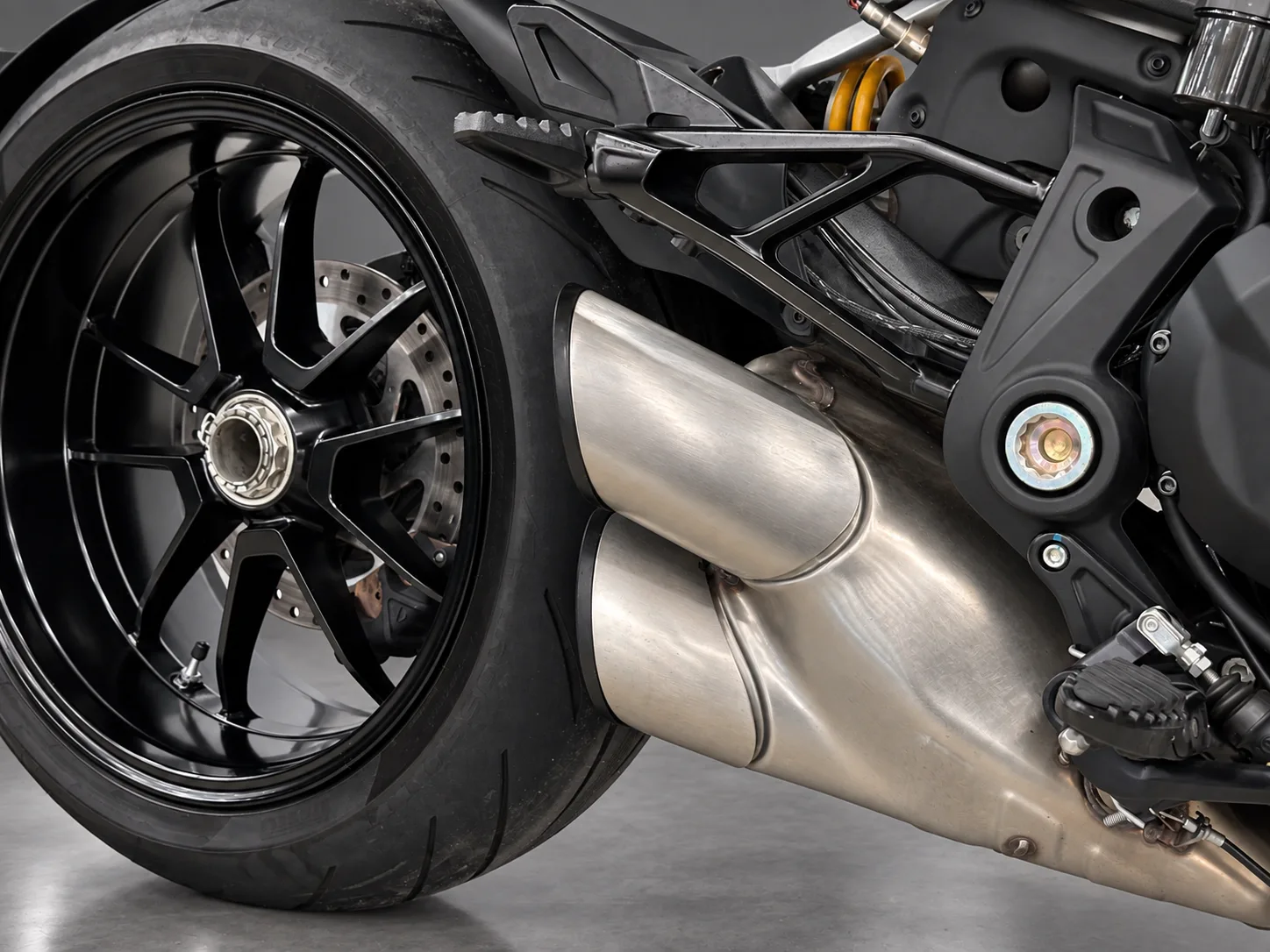 두카티 디아벨 1260 S 2022 블랙 사진 8