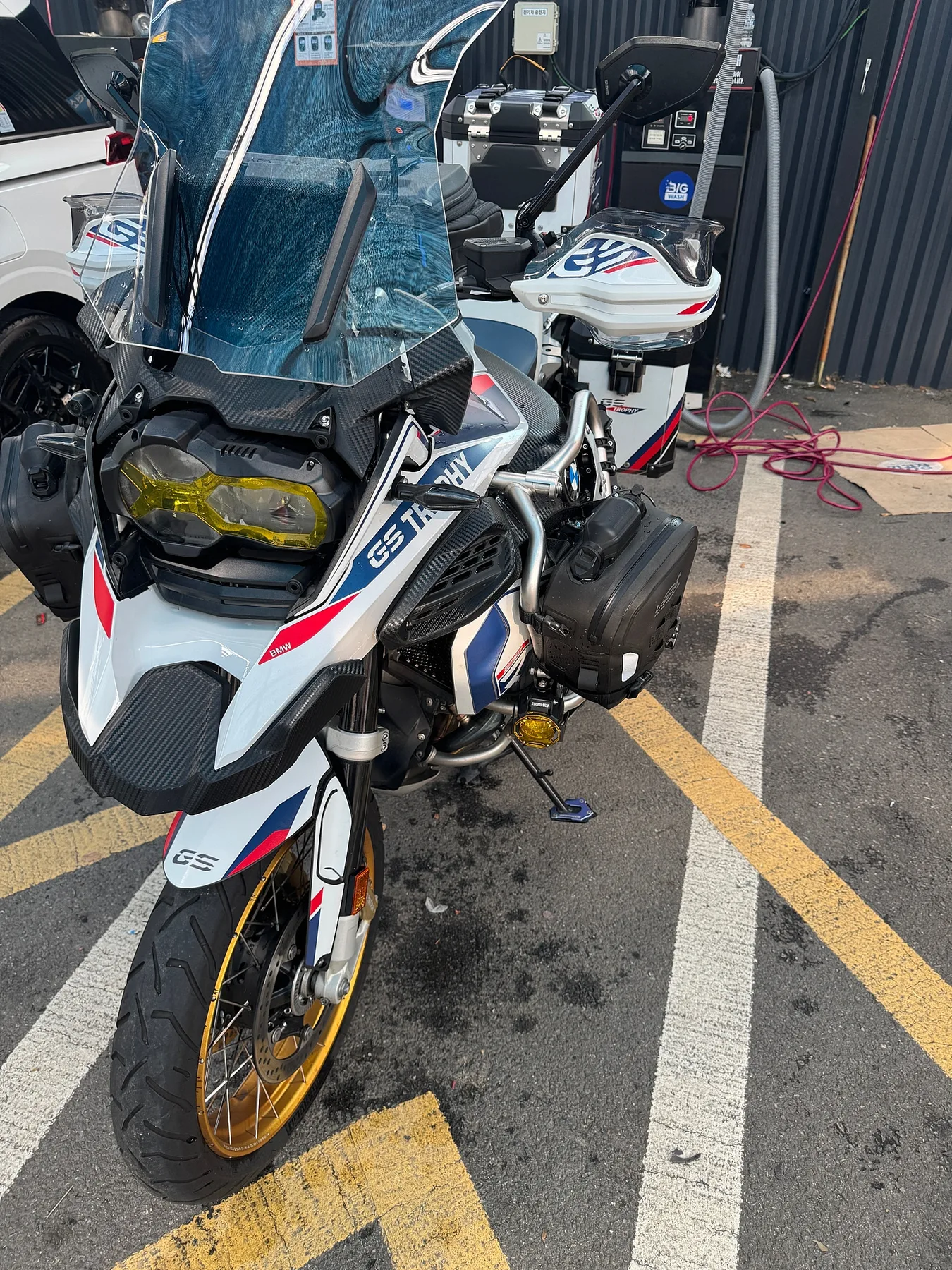 BMW R 1250 GS ADV 트로피 2023 화이트 사진 1