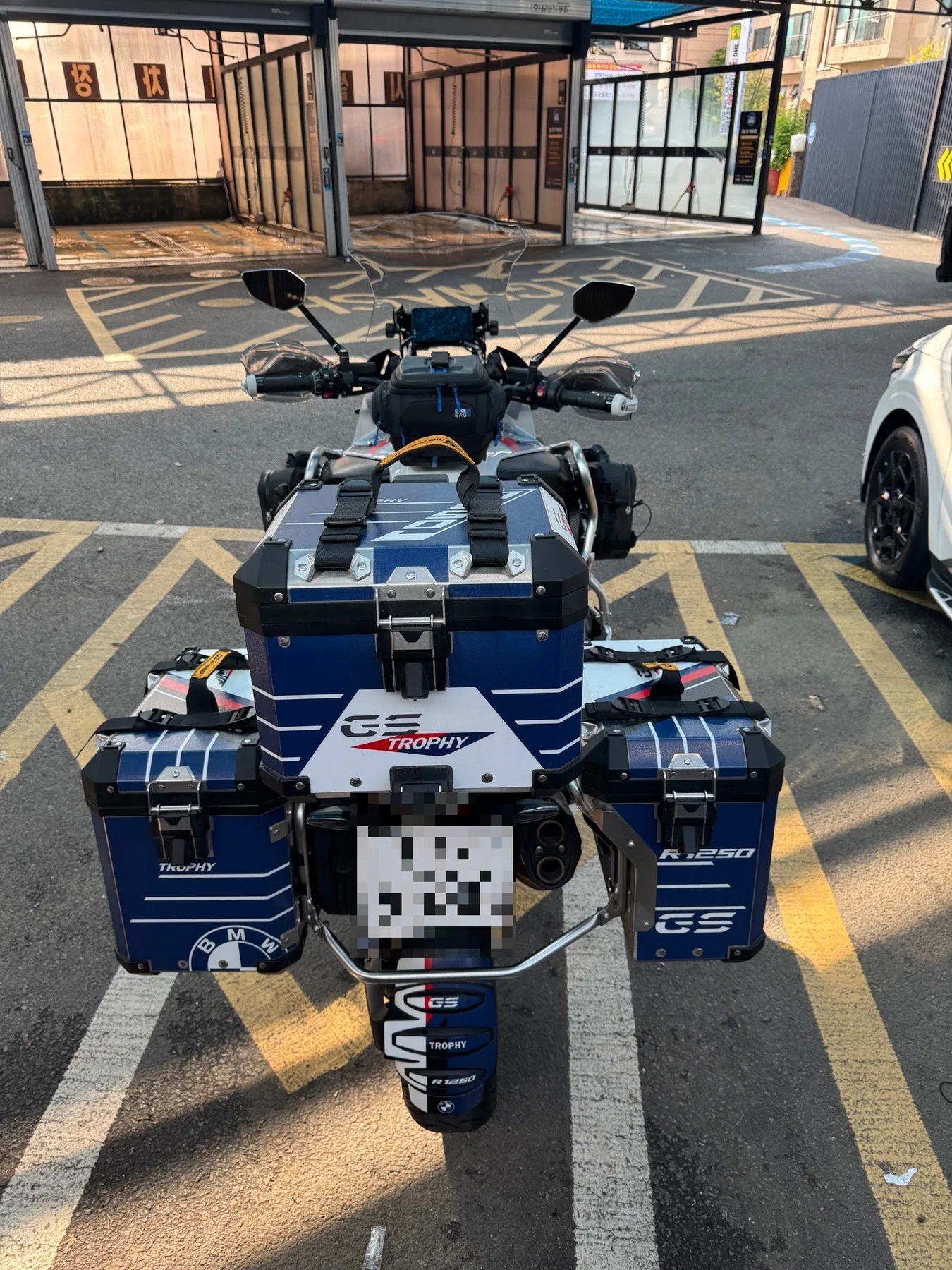 BMW R 1250 GS ADV 트로피 2023 화이트 사진 3
