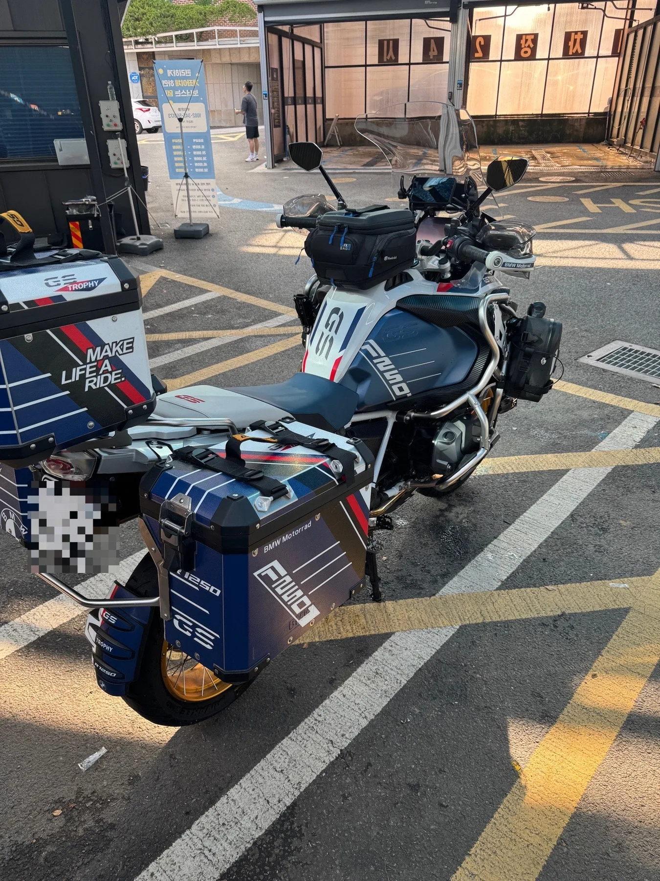 BMW R 1250 GS ADV 트로피 2023 화이트 사진 4