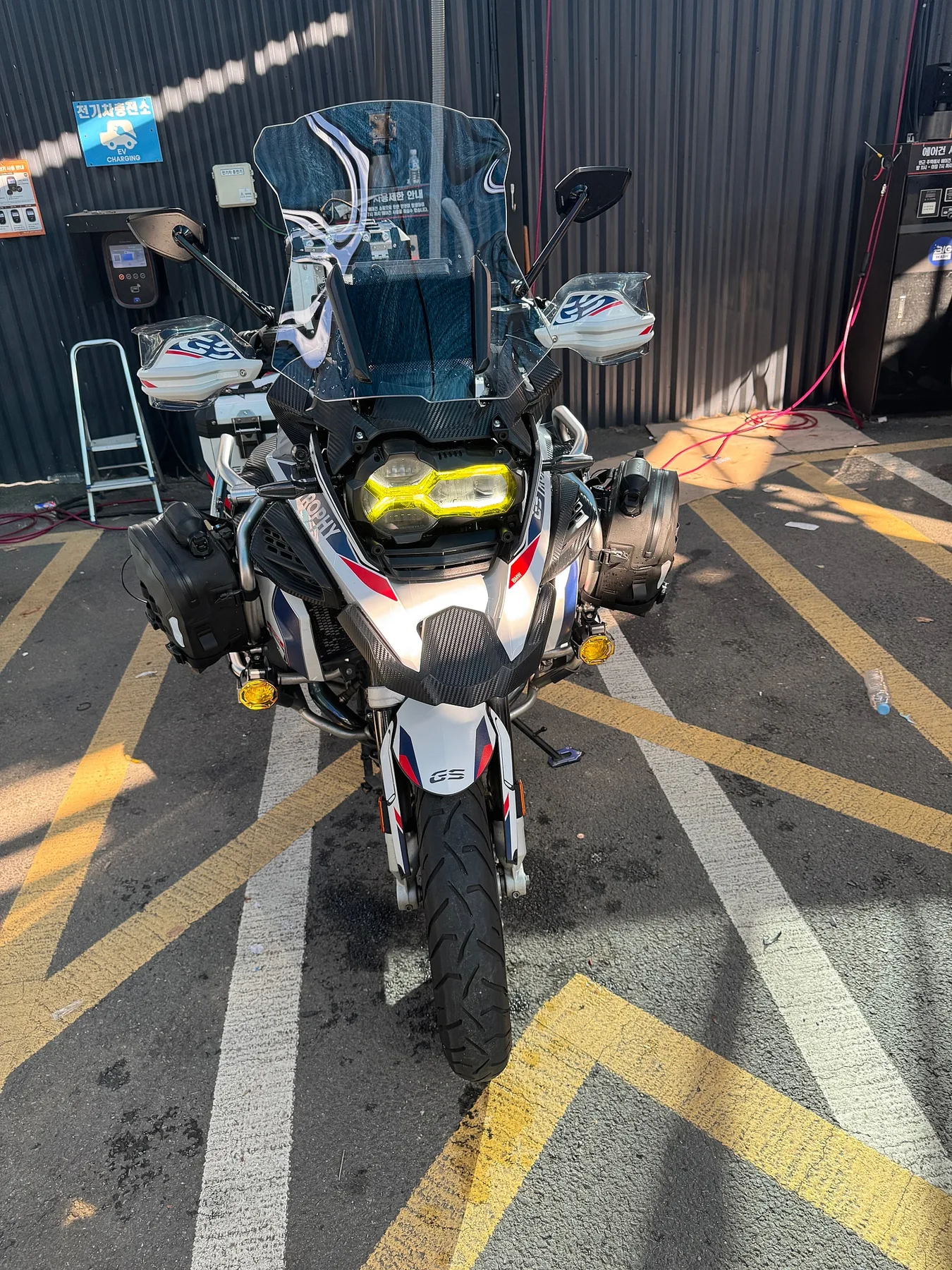 BMW R 1250 GS ADV 트로피 2023 화이트 사진 6