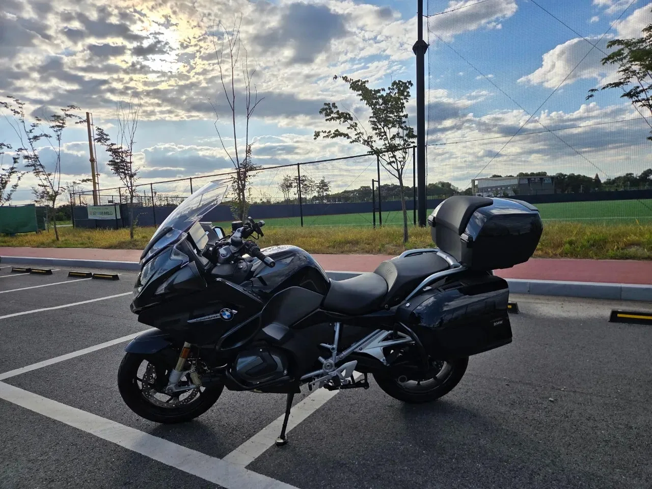 BMW R 1250 RT 2023 검정색 사진 2