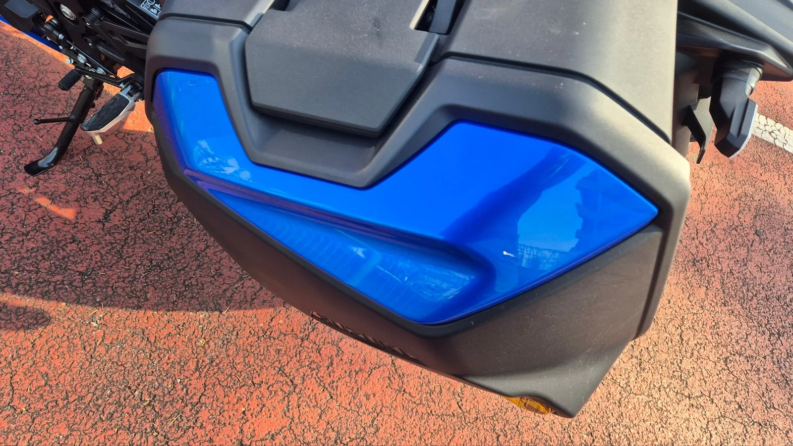 스즈키 GSX S 1000 GT 2024 메탈릭 트리톤 블루 사진 4