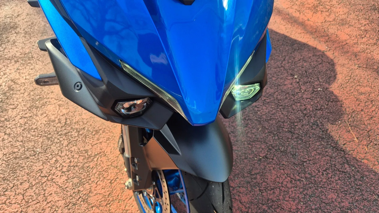 스즈키 GSX S 1000 GT 2024 메탈릭 트리톤 블루 사진 8