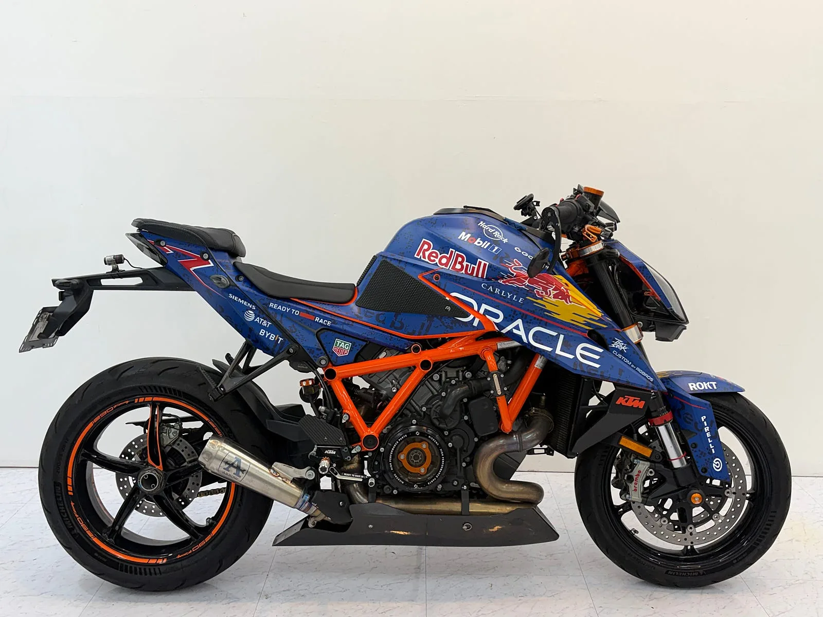 KTM 1290 슈퍼듀크 R 2021 블루 사진 1