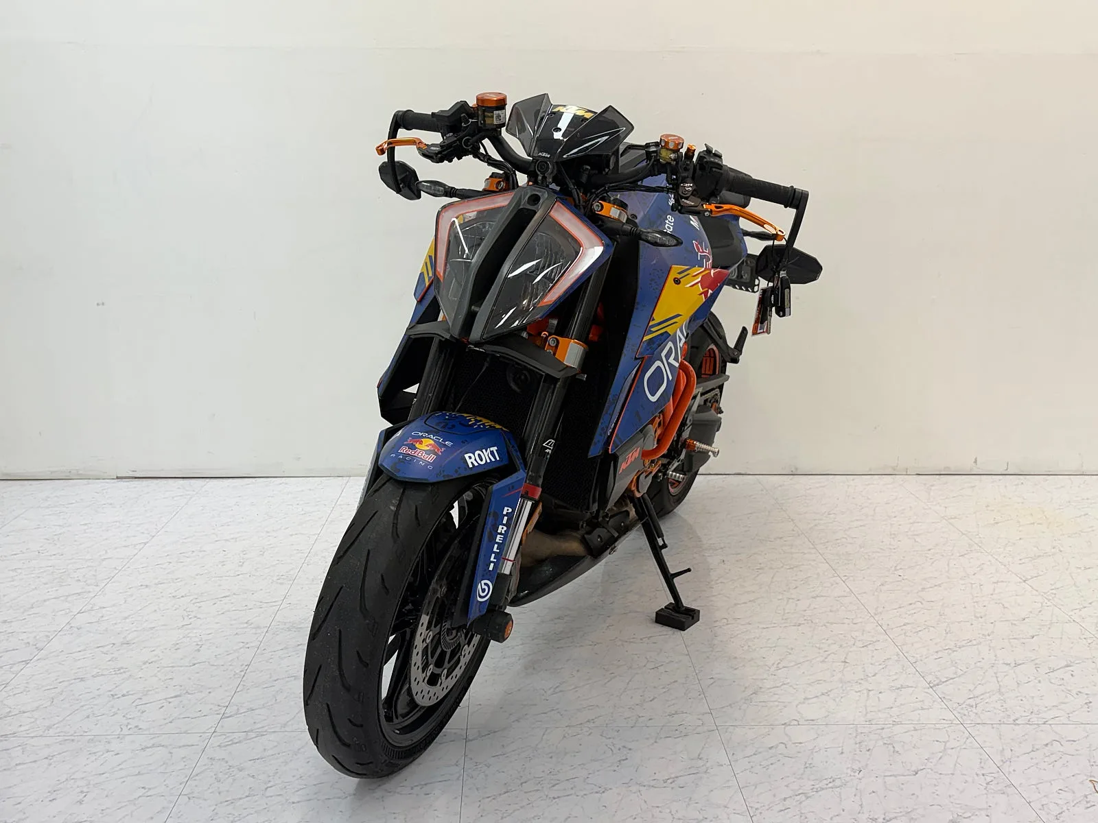 KTM 1290 슈퍼듀크 R 2021 블루 사진 3