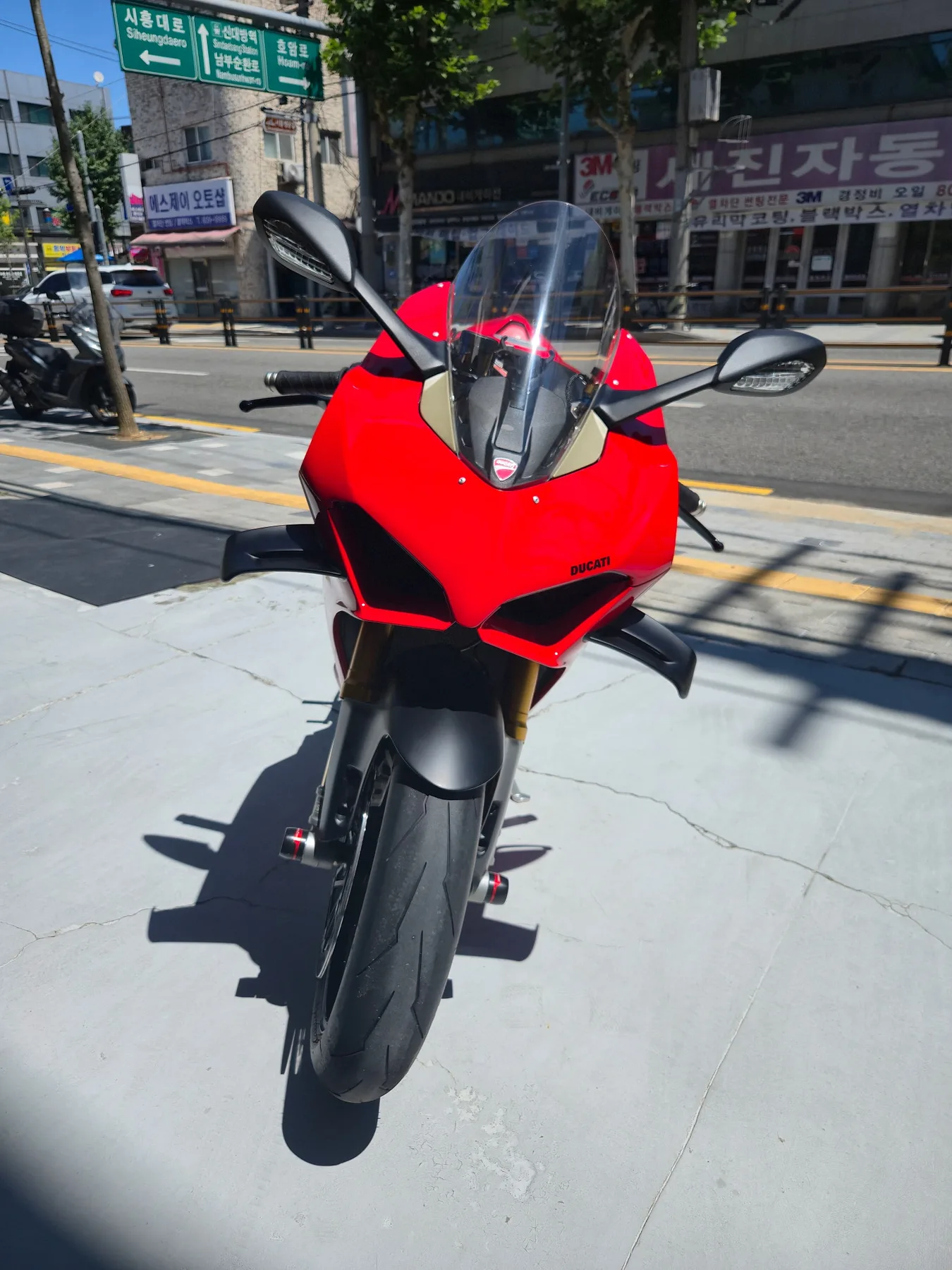 두카티 파니갈레 V4 S 2022 레드 사진 1