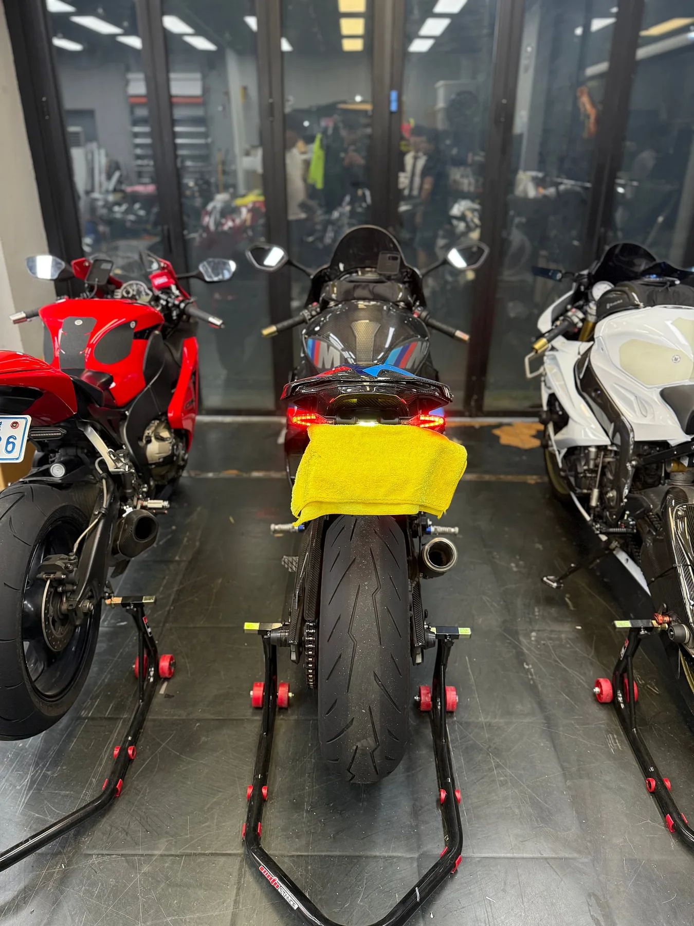 BMW S 1000 RR 레이스팩 2020 블랙 사진 3