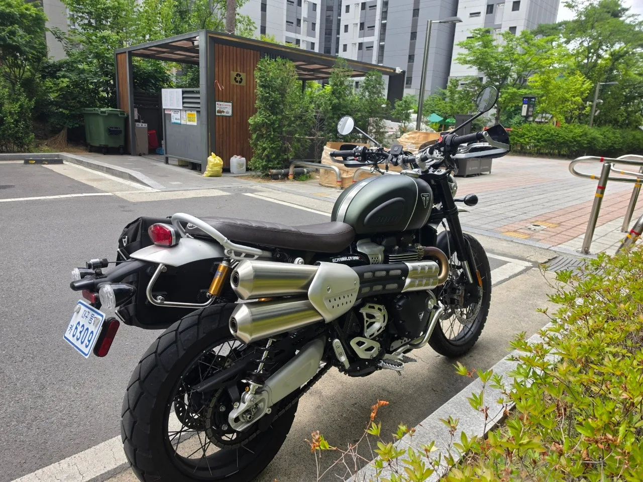 트라이엄프 스크램블러 1200 XC 2023 블랙 사진 8