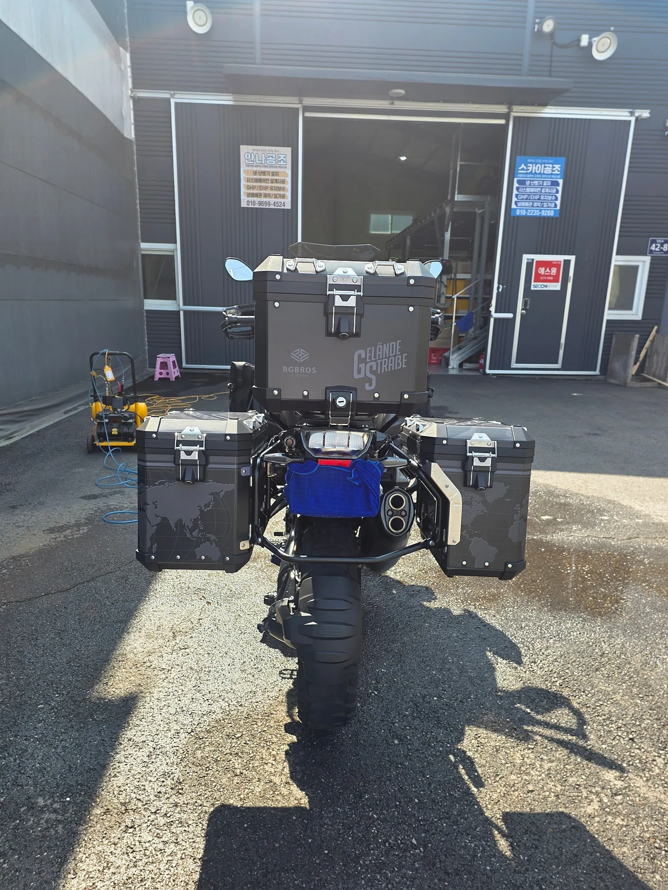 BMW R 1250 GS 2023 트리플블랙 사진 2