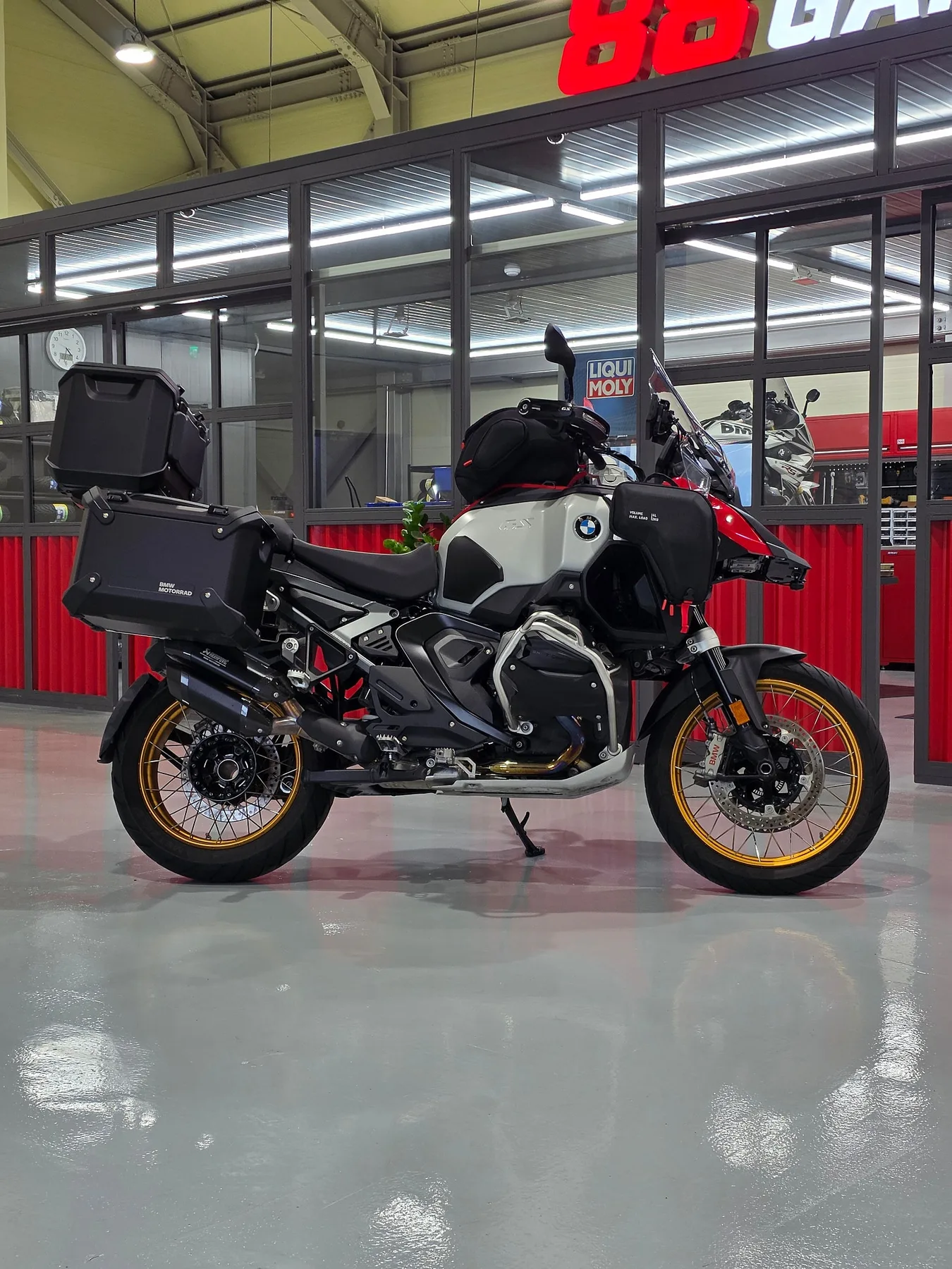 BMW R 1300 GS ADV 2024 레드 사진 2
