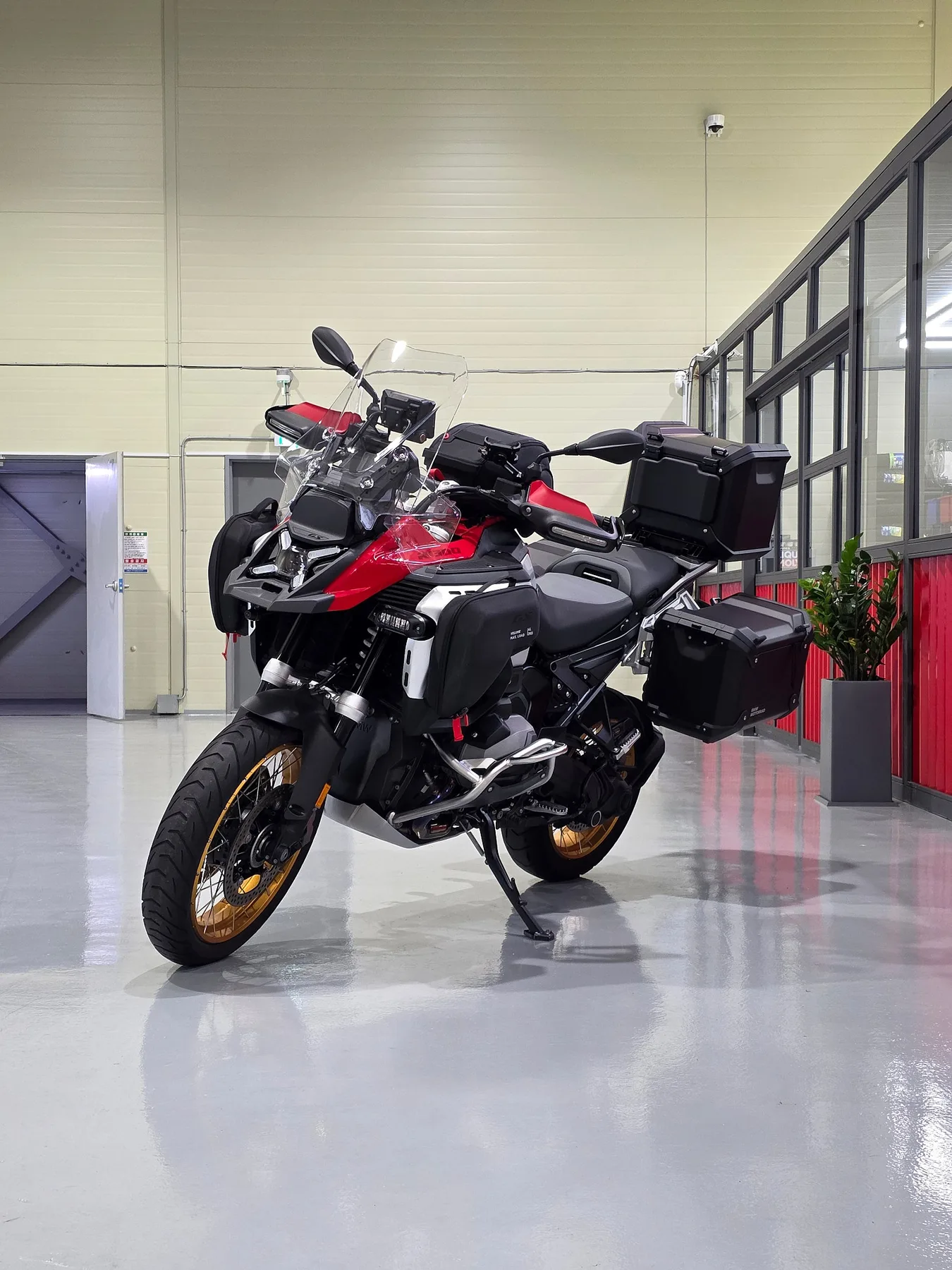 BMW R 1300 GS ADV 2024 레드 사진 4