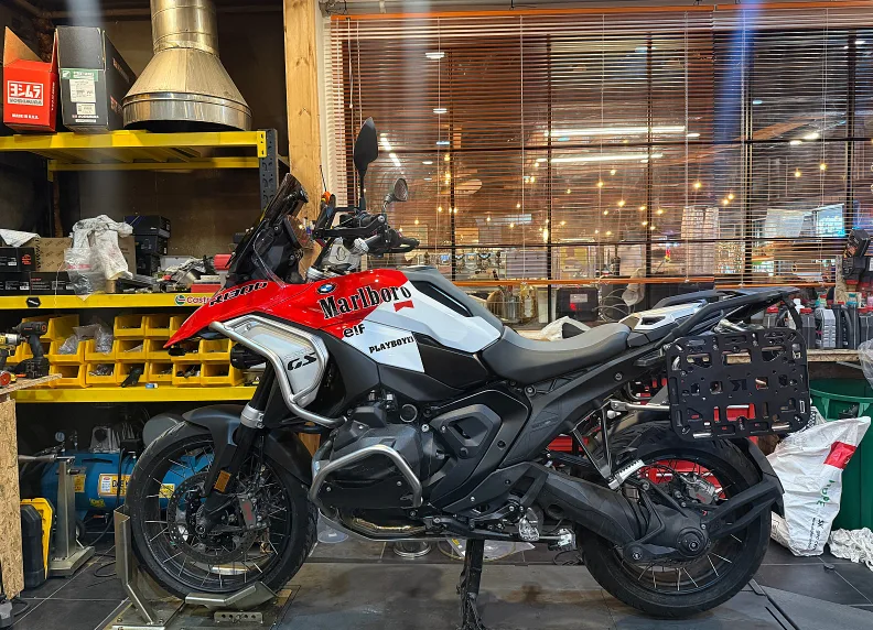 BMW R 1300 GS ENDURO 패키지 2025 레드 사진 1