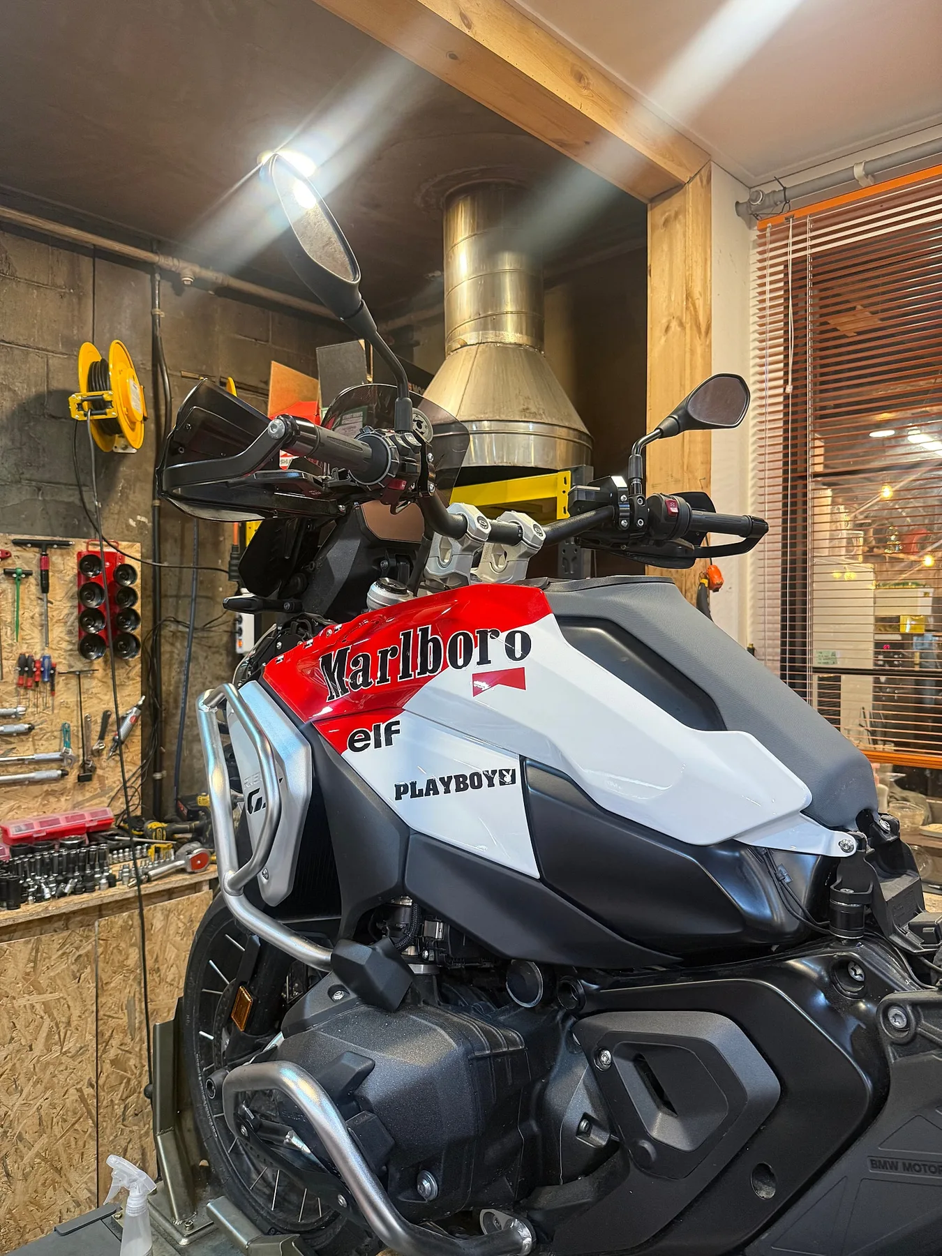 BMW R 1300 GS ENDURO 패키지 2025 레드 사진 2